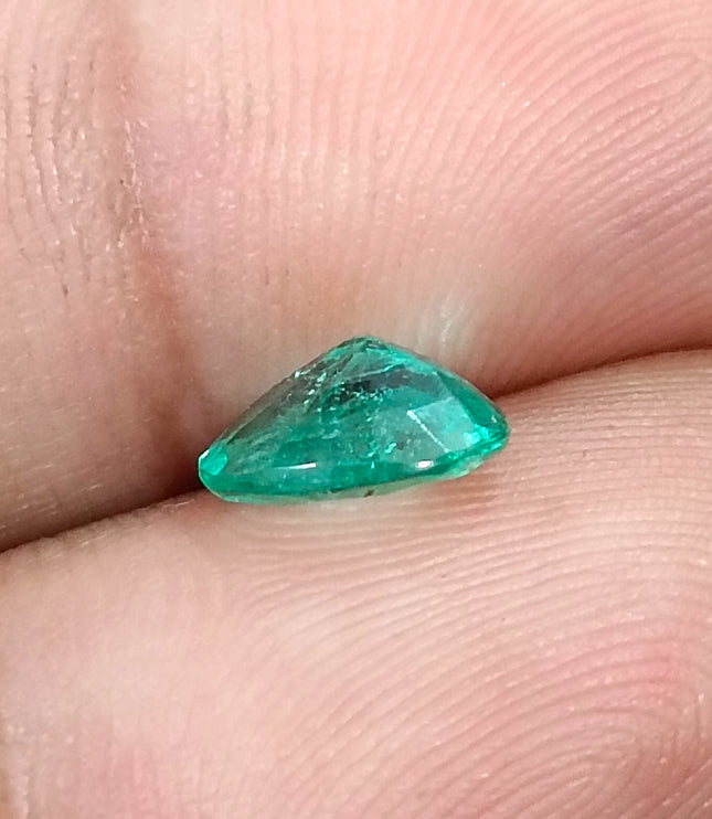 1.20ct Bright Medium Light Green Zambian Natural Emerald Oval Cut SGL Certified Gemstone
