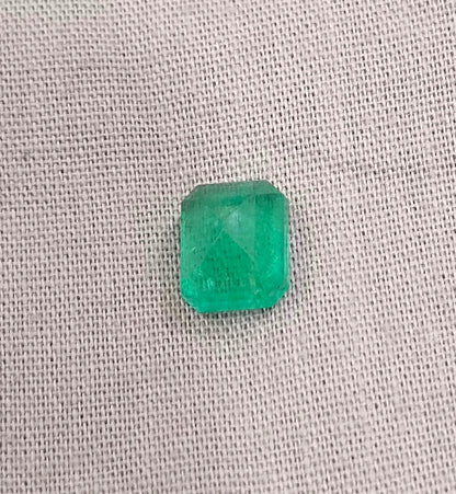 2.30ct Swat Emerald, 100% Natural Earth Mined Gemstone.