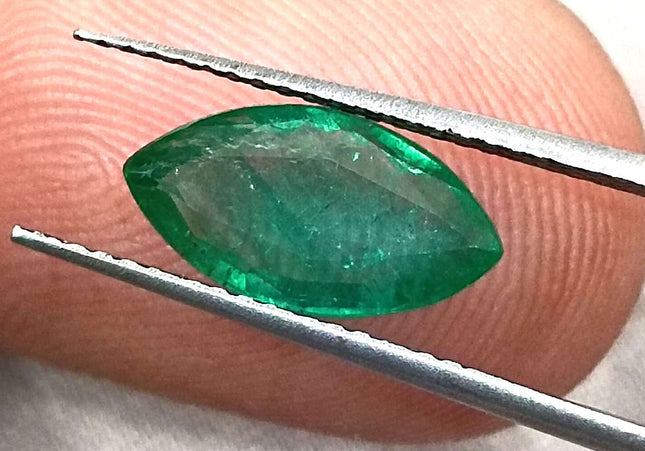 GSI Certified 1.52ct Medium Leaf Green Natural Zambian Emerald Minor Oiled Loose Gemstone