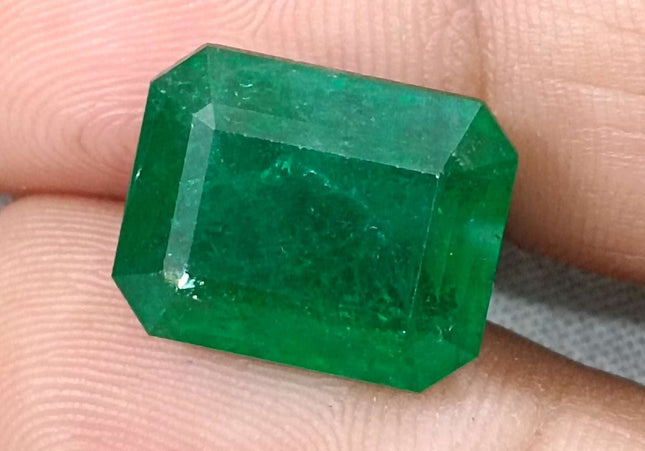 11.92ct Natural Deep Vivid Green Minor Oiled Swat Emerald.