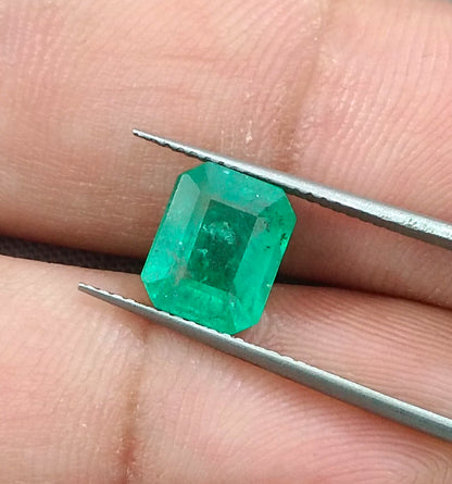 2.30ct Swat Emerald, 100% Natural Earth Mined Gemstone.