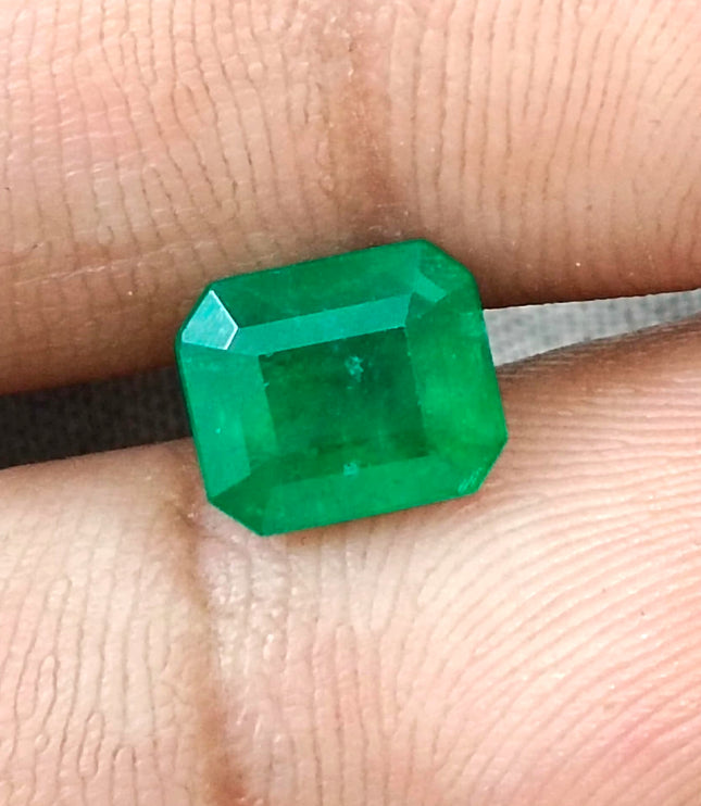 Swat Emerald 1.85ct Natural Certified Velvet Green Octagon Cut Loose Stone