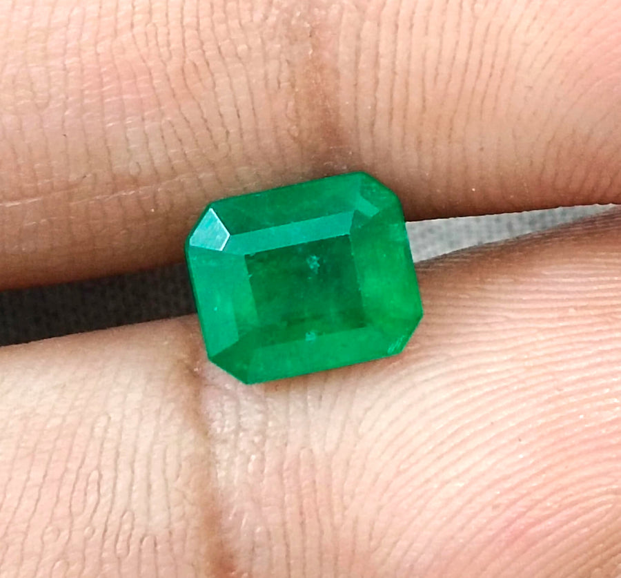 Swat Emerald 1.85ct Natural Certified Velvet Green Octagon Cut Loose Stone