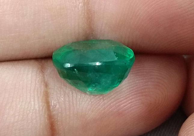 7.30ct Swat Emerald, Medium Bright Green Cushion cut Minor Oiled Natural Loose Gemstone.