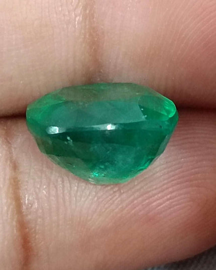 7.30ct Swat Emerald, Medium Bright Green Cushion cut Minor Oiled Natural Loose Gemstone.