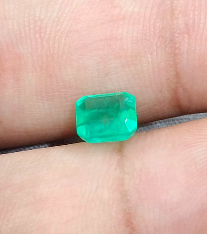 1.51ct Colombian Emerald, 100% Natural Earth Mined Gemstone.