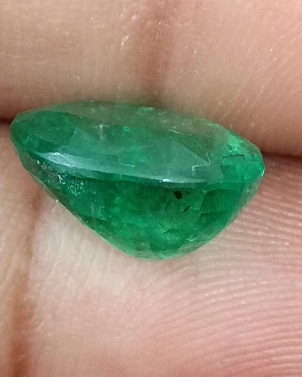 Big 5.72ct Swat Emerald, Vivid Green Oval Cut Minor Oiled Loose Gemstone