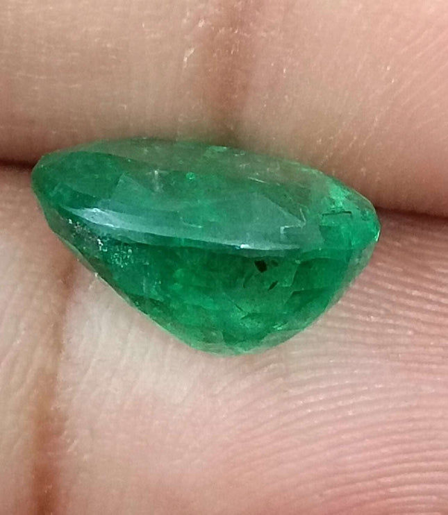 Swat Emerald 5.72ct Vivid Green Natural Oval Cut Stone.