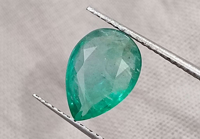 GSI Certified 2.10ct Medium Light Green Natural Zambian Emerald Minor Oiled Loose Gemstone