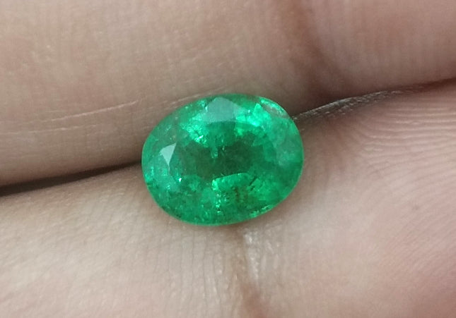 GSI Certified Vivid medium deep Green Swat Emerald Minor Oiled Loose Gemstone