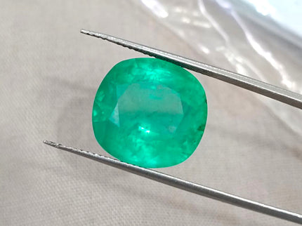 13.94ct Natural Emerald Medium Strong Green Cushion Cut Minor Oiled Loose Gemstone