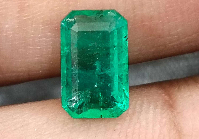 GSI Certified 1.92ct Medium Green Panjshir Emerald Minor Oiled Loose Gemstone