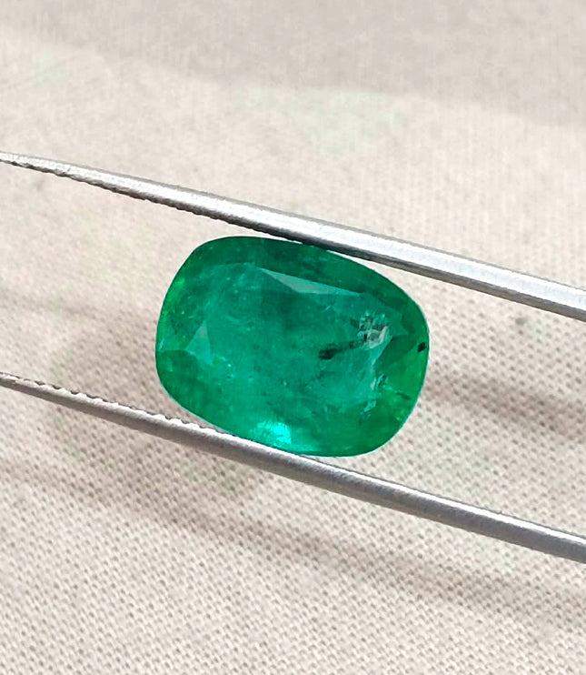 Big 5.49ct Certified Panjshir Emerald Natural Cushion cut Alpine Green Gemstone
