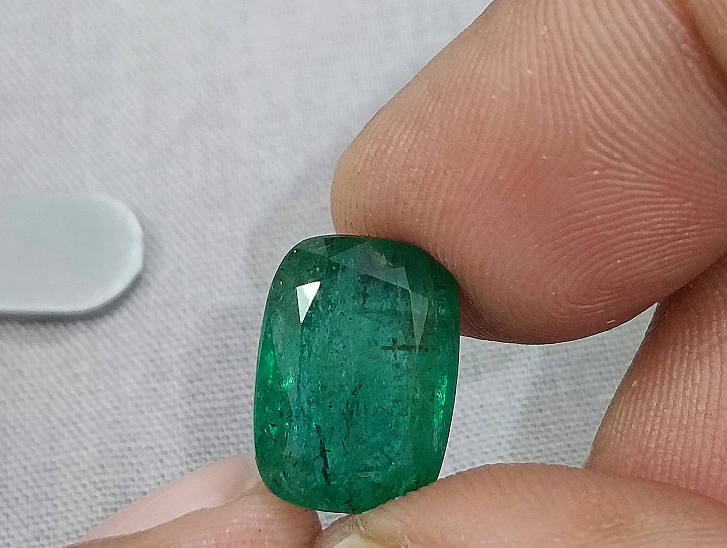 8.59ct Deep Green Swat Emerald, 100% Natural Gemstone