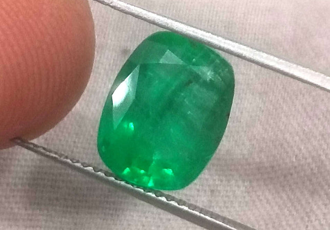 3.16ct GSI Certified Vivid Medium Deep Green Swat Emerald Minor Oiled Loose Gemstone