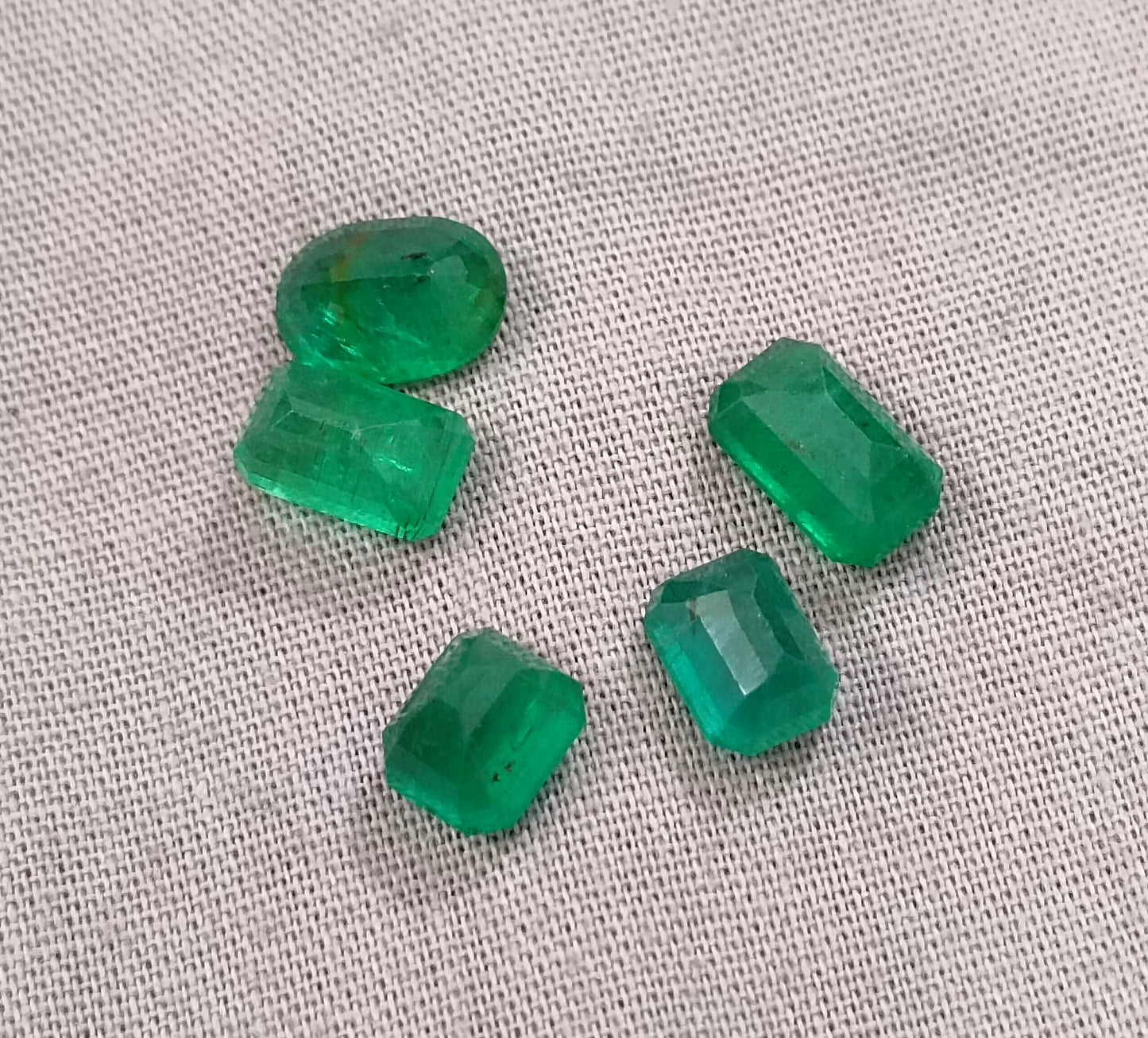 6.87ct Emerarld Parcel, 100% Natural Emeralds