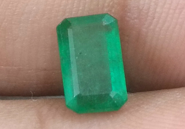 1.66 GSI Certified Vivid Deep Green Swat Emerald Minor Oiled Loose Gemstone