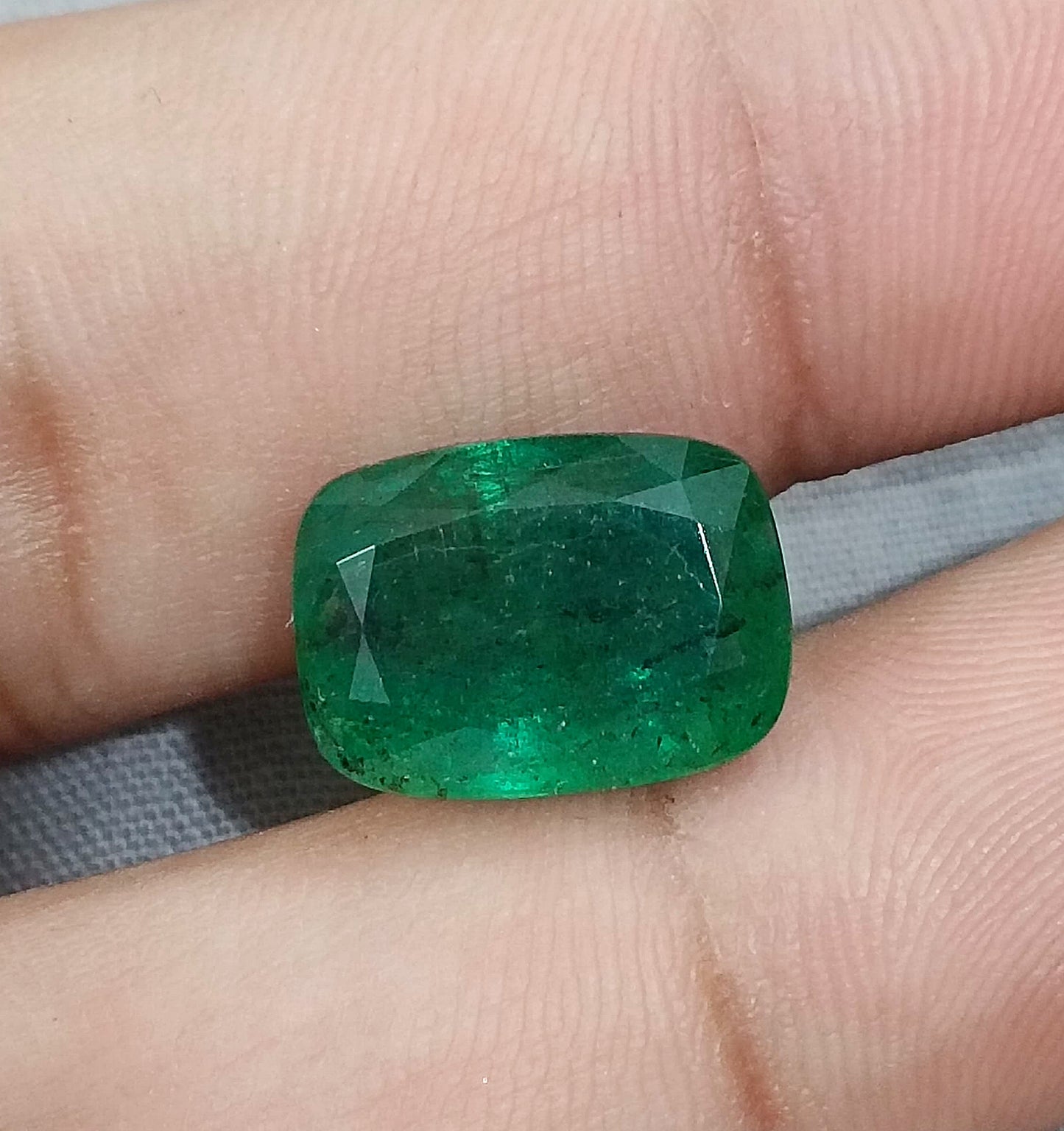 8.59ct Deep Green Swat Emerald, 100% Natural Gemstone