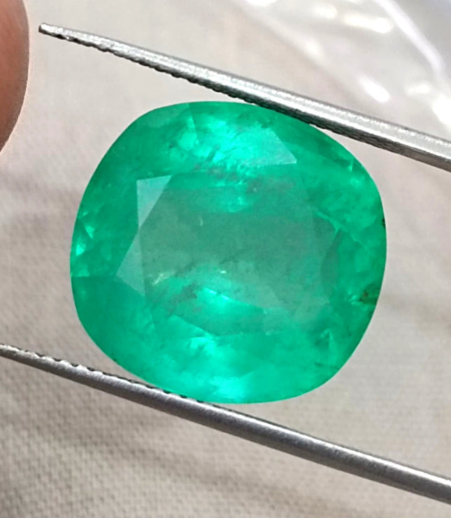 13.94ct Natural Emerald Medium Strong Green Cushion Cut Minor Oiled Loose Gemstone
