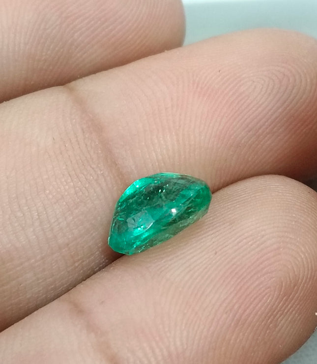 2.90ct Natural Emerald Bright Pastel Green Oval Cut Minor Oil Stone