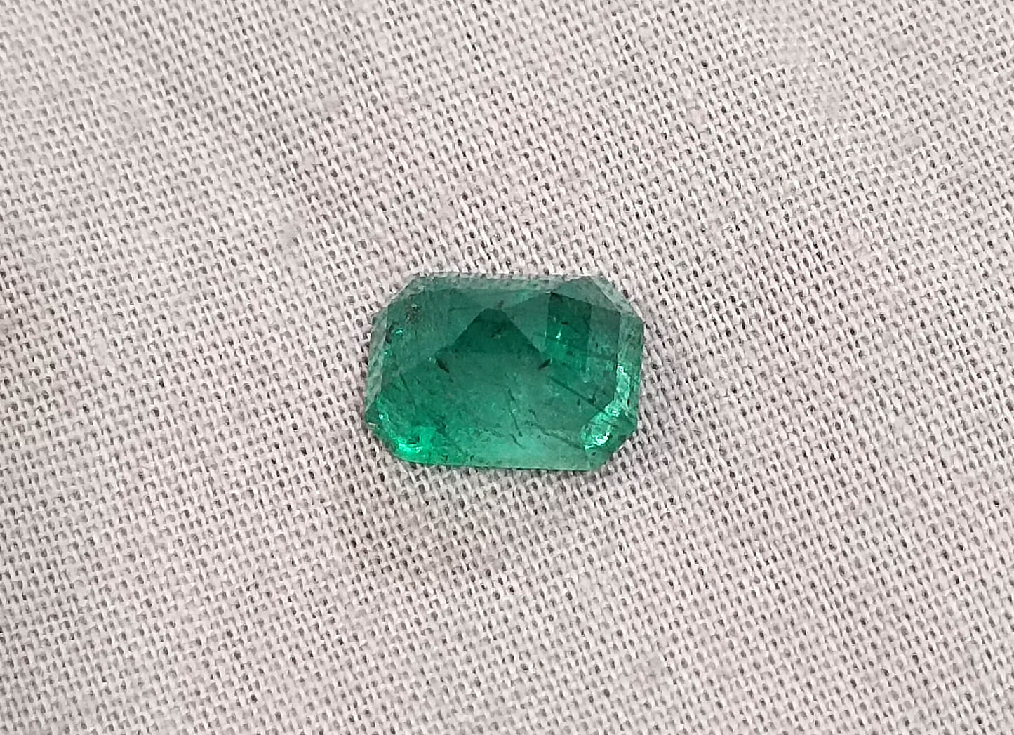 GSI Certified 3.51ct Zambian Emerald , 100% Natural Gem