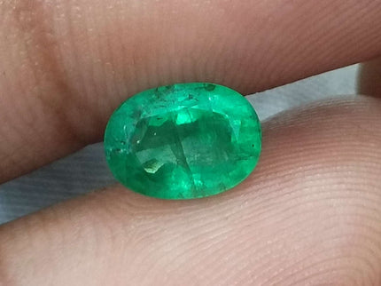 Certified 1.33ct Natural Swat Emerald Stone.