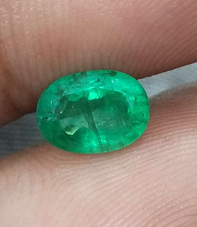 Certified 1.33ct Natural Swat Emerald Stone.