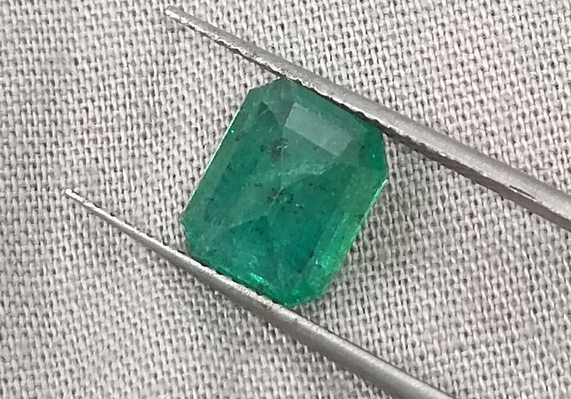 GSI Certified 2.28ct Medium Green Zambian Emerald, Natural Gemstone