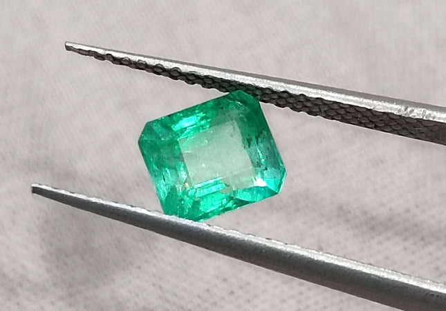 GSI Certified 1.06ct Medium Intense Green Zambian Emerald Minor Oiled Loose Gemstone