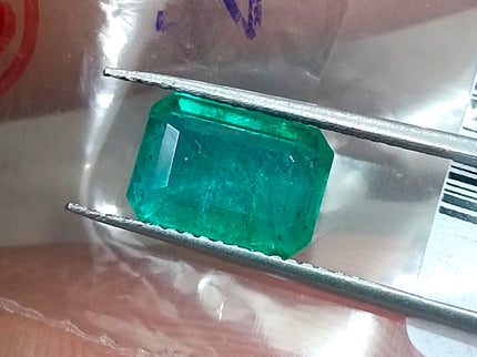 2.45ct Natural emerald Bright medium light green oval cut SGL certified Stone