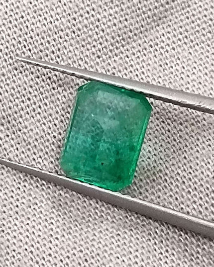 GSI Certified 1.76ct Medium Light Green Zambian Emerald Minor Oiled Loose Gemstone