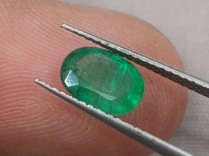 Certified 1.33ct Natural Swat Emerald Stone.