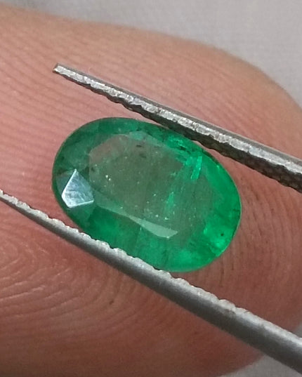 GSI Certified 1.33ct Vivid Green Natural Swat Emerald Minor Oiled Loose Gemstone