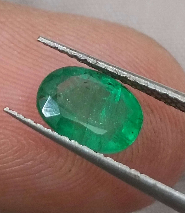 Certified 1.33ct Natural Swat Emerald Stone.