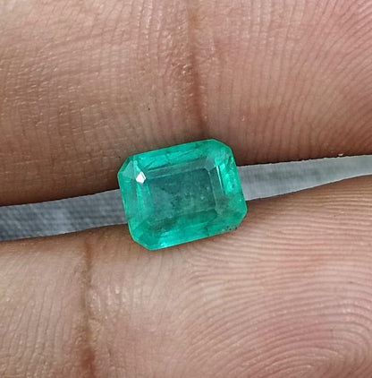 1.95ct Zambian Emerald, 100% Natural Earth Mined Gemstone.