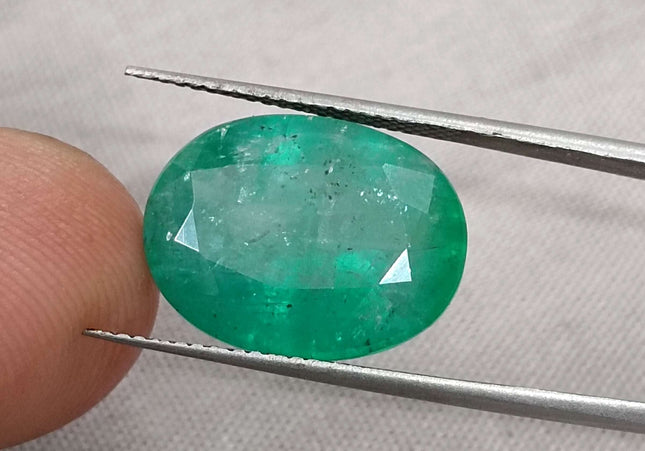 Big 10.20ct Zambian Emerald, Grass Green Oval cut Moderately Oiled Loose Gemstone.