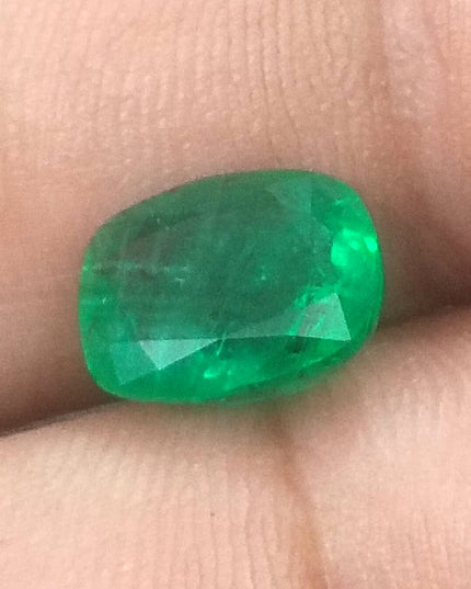 3.16ct GSI Certified Vivid Medium Deep Green Swat Emerald Minor Oiled Loose Gemstone