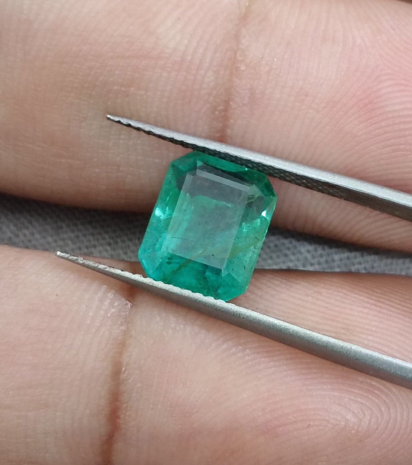 2.92ct Medium Green Zambian Emerald, 100% Natural Earth Mined Gemstone.