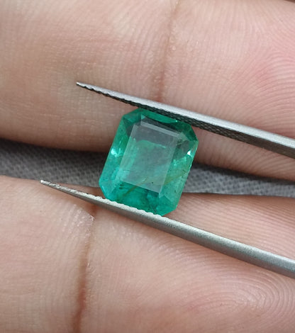 2.92ct Medium Green Zambian Emerald, 100% Natural Earth Mined Gemstone.