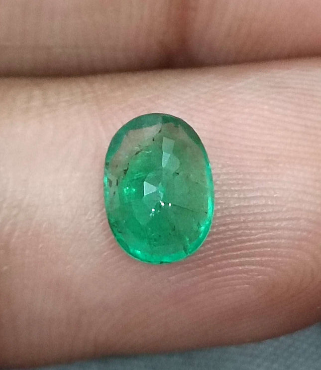 Certified 1.33ct Natural Swat Emerald Stone.