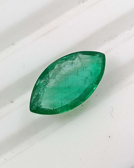 GSI Certified 1.52ct Medium Leaf Green Natural Zambian Emerald Minor Oiled Loose Gemstone