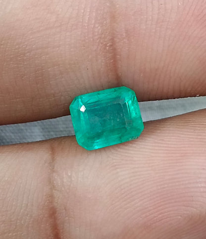 1.95ct Zambian Emerald, 100% Natural Earth Mined Gemstone.