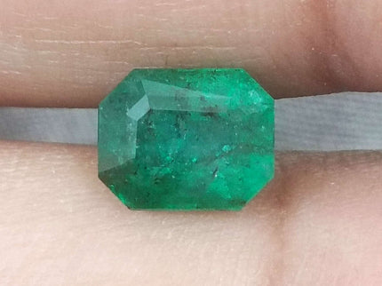 2.36ct Certified Zambian Emerald stone.
