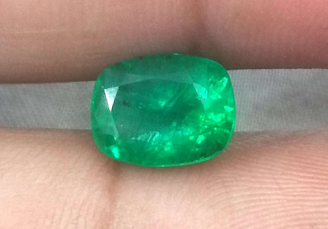3.16ct GSI Certified Vivid Medium Deep Green Swat Emerald Minor Oiled Loose Gemstone