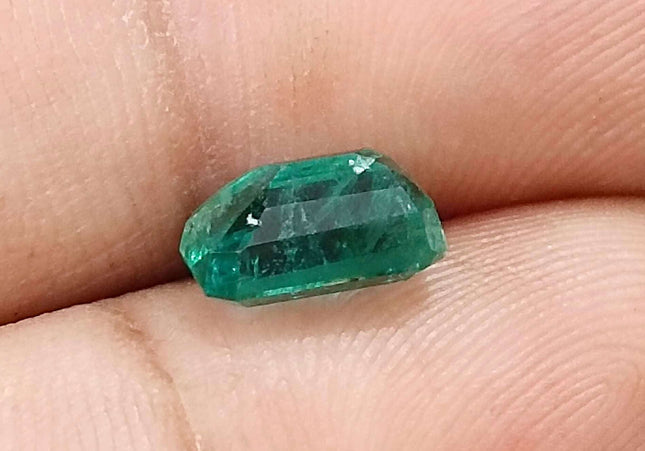 GSI Certified 1.83ct Medium Green Zambian Emerald Minor Oiled Loose Gemstone