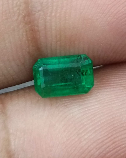 GSI Certified 1.29ct Vivid Medium Deep Green Swat Emerald Minor Oiled Loose Gemstone