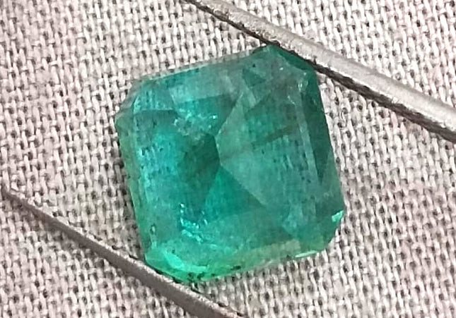GSI Certified 2.61ct Medium Green Zambian Emerald Natural Gemstone