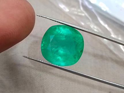 13.94ct Natural Emerald Medium Strong Green Cushion Cut Minor Oiled Loose Gemstone