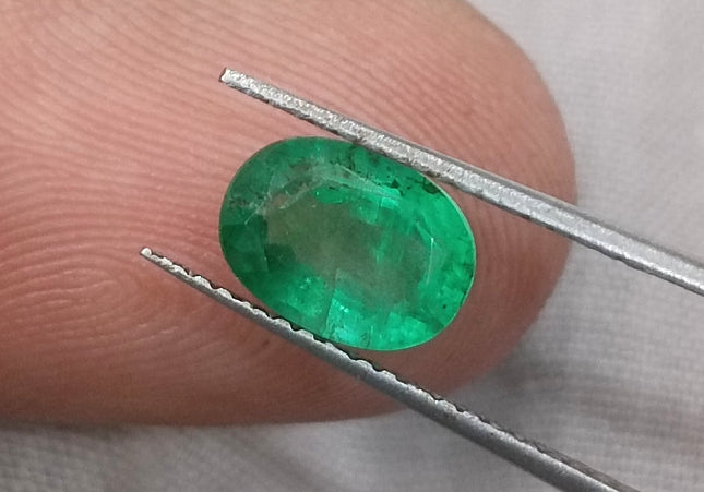 GSI Certified 1.33ct Vivid Green Natural Swat Emerald Minor Oiled Loose Gemstone