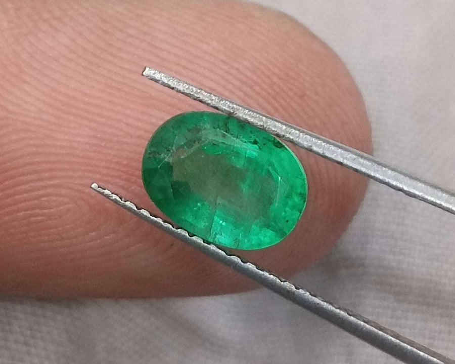 Certified 1.33ct Natural Swat Emerald Stone.